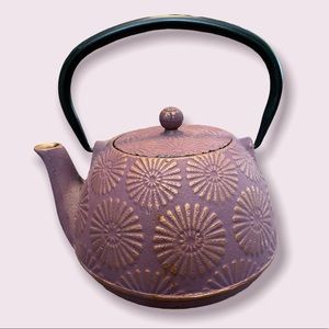 Hani purple/gold cast iron 40oz teapot.